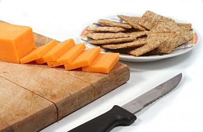 MARINATED CHEESE AND CRACKERS