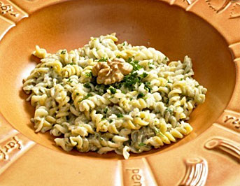 PASTA WITH CHEESE AND WALNUTS